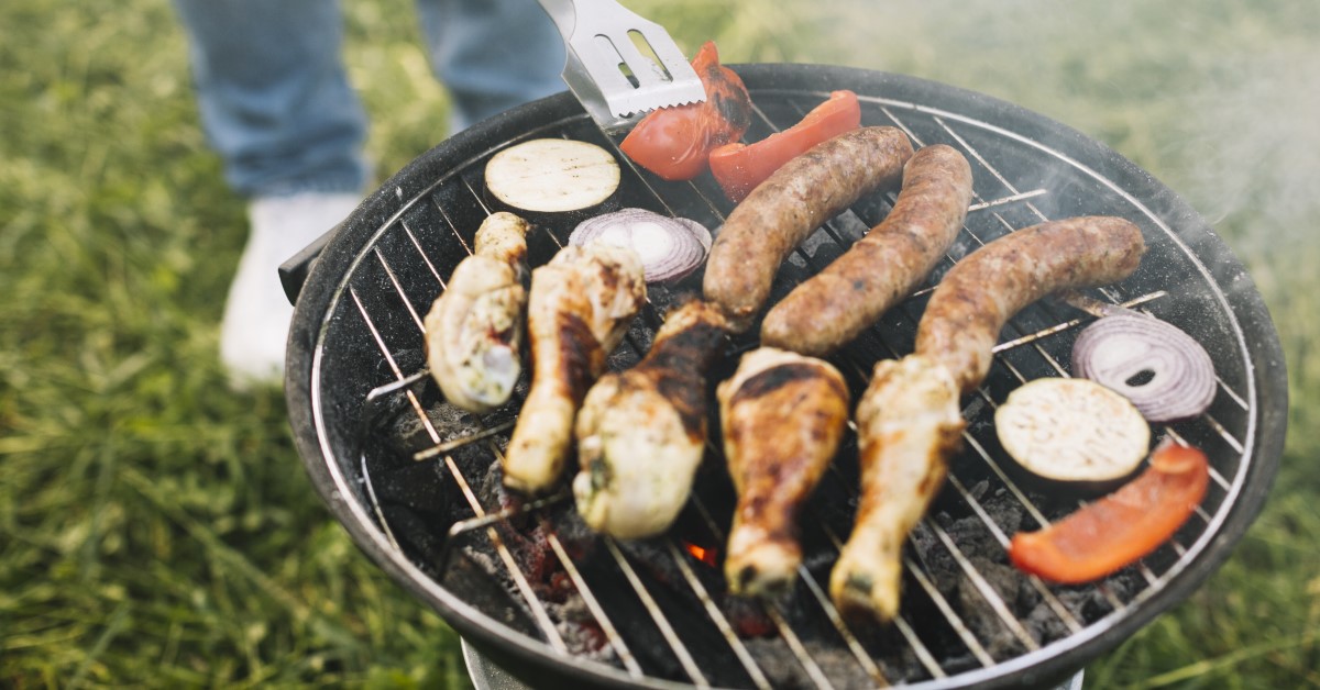 What Your Dog Can and Can't Eat at Summer BBQs